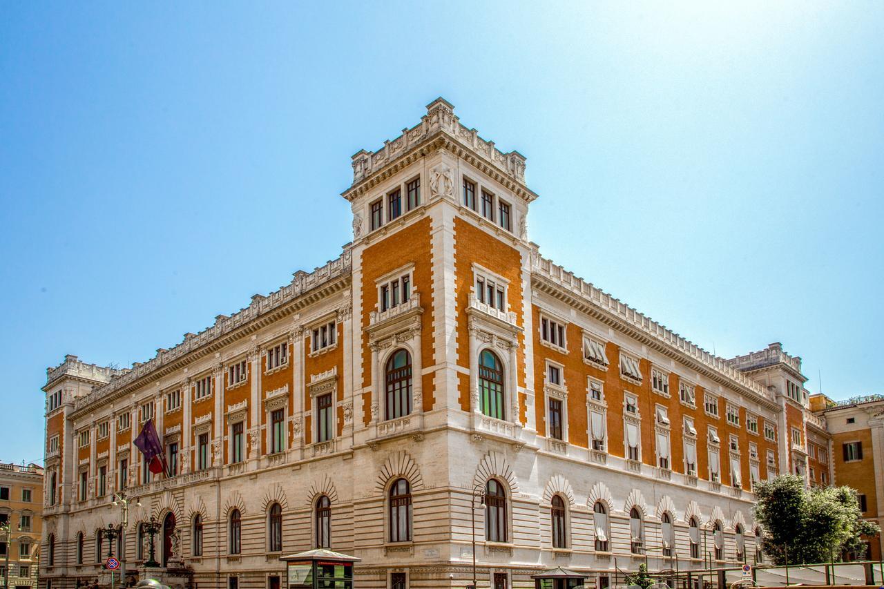Cozy Parlamento Rome