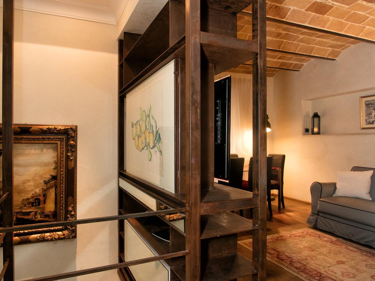 Piazza Venezia Luxury Design Apartment
