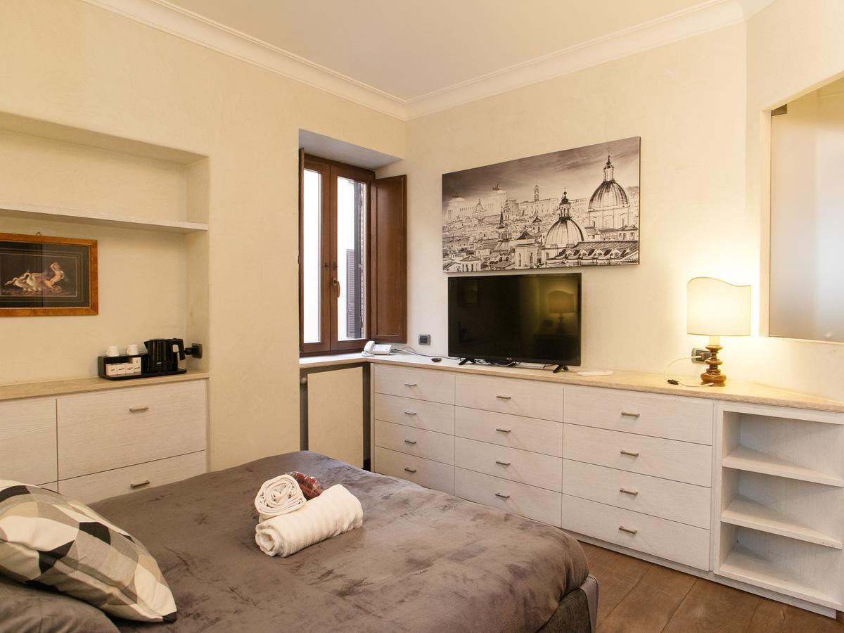 Piazza Venezia Luxury Design Apartment