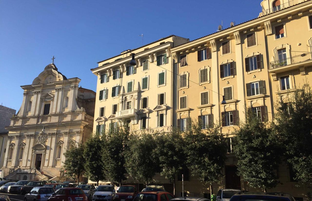 Stazione San Pietro 20 Apartment Rome