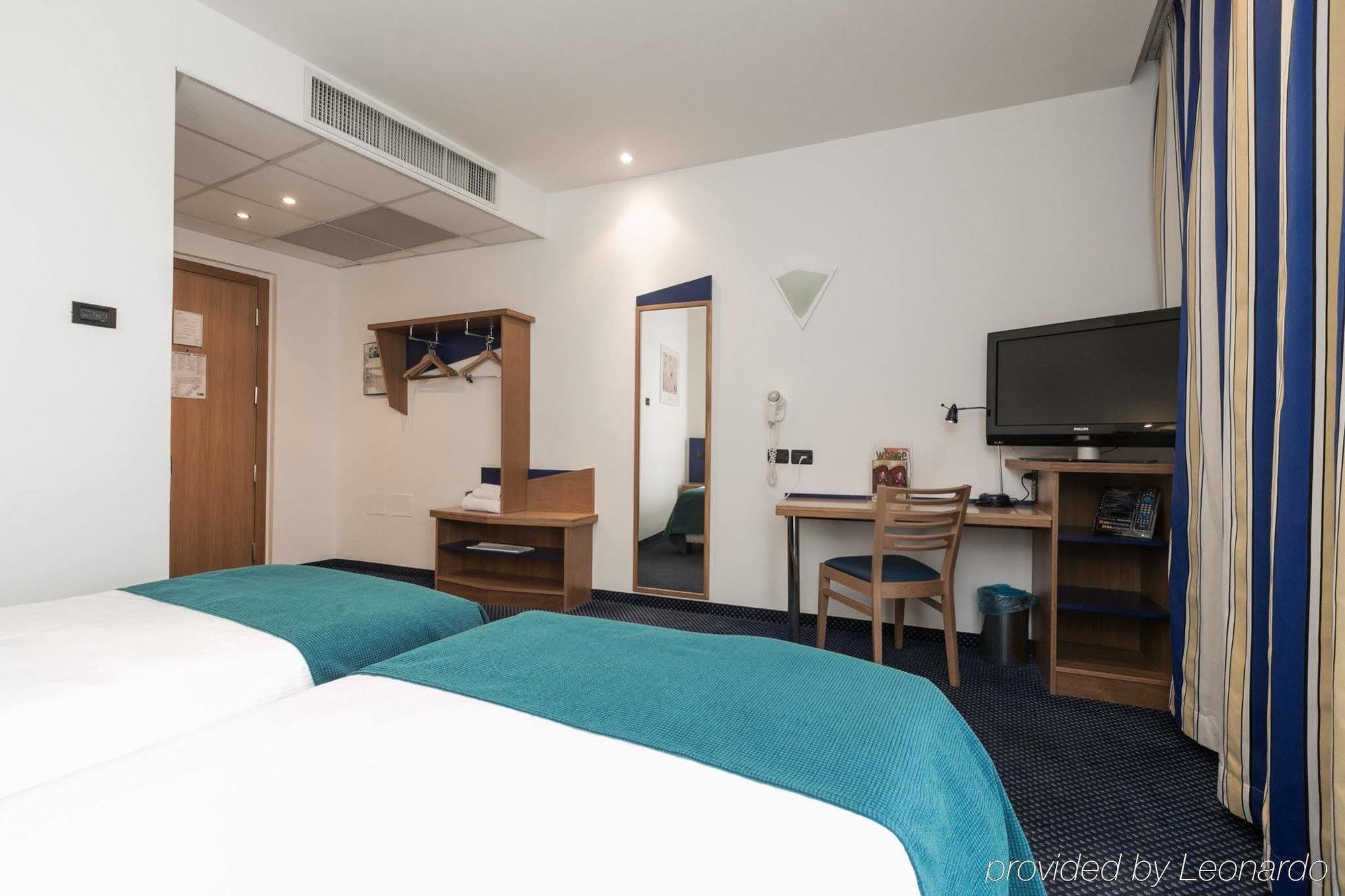 Tuscolana San Giovanni 3*