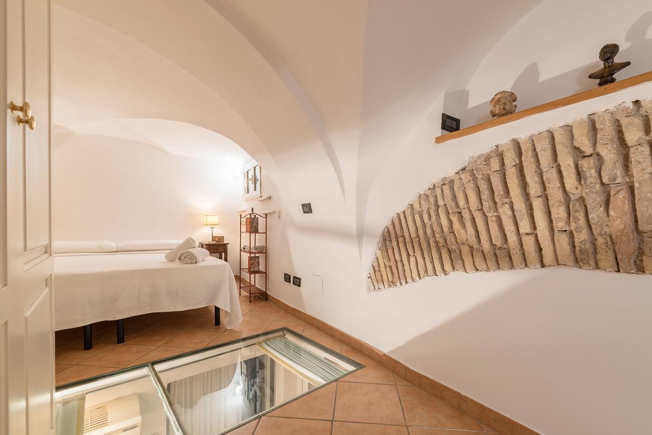 Sweet Little Near Pantheon Apartment