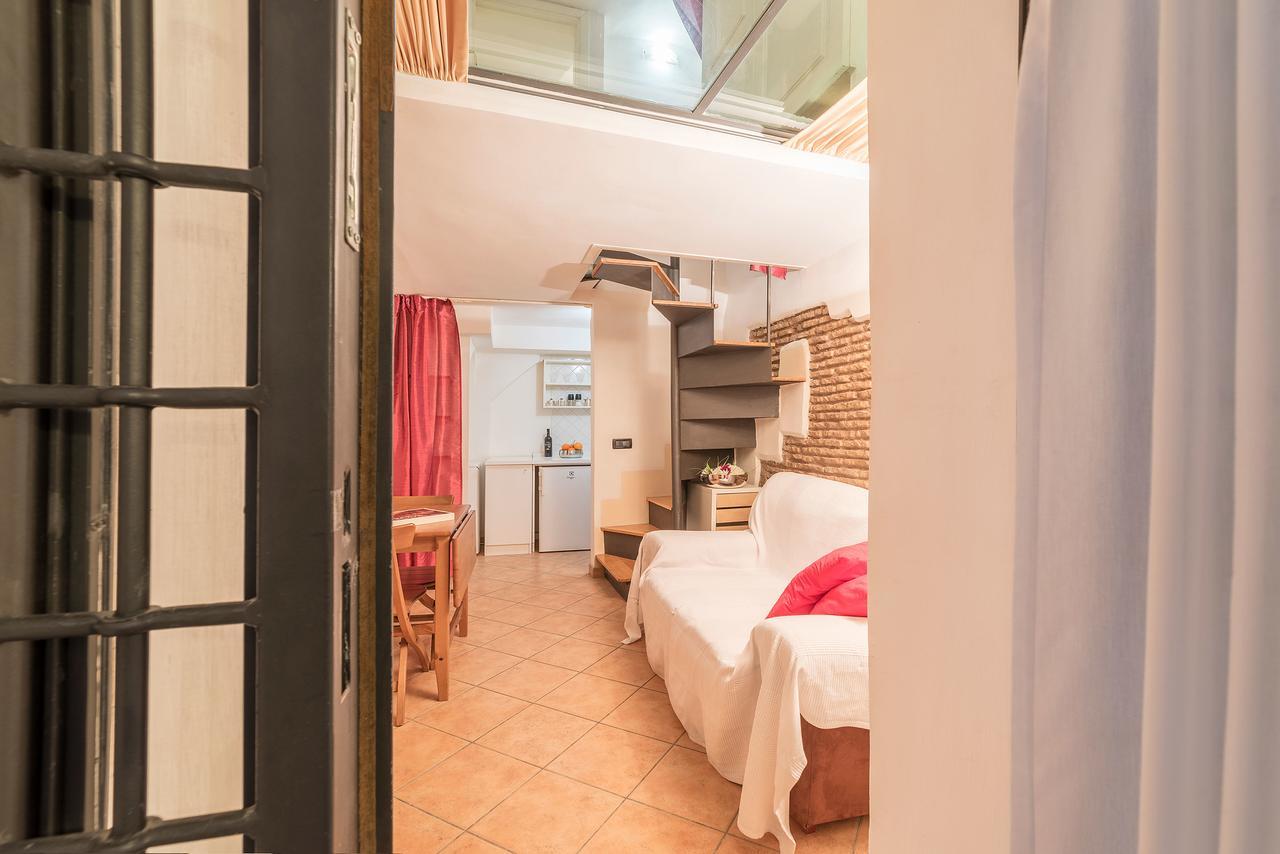 Sweet Little Near Pantheon Apartment *