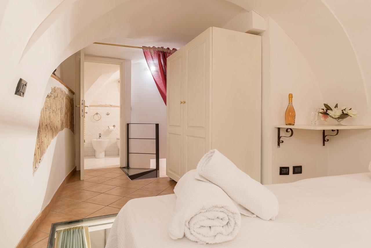 Sweet Little Near Pantheon Apartment