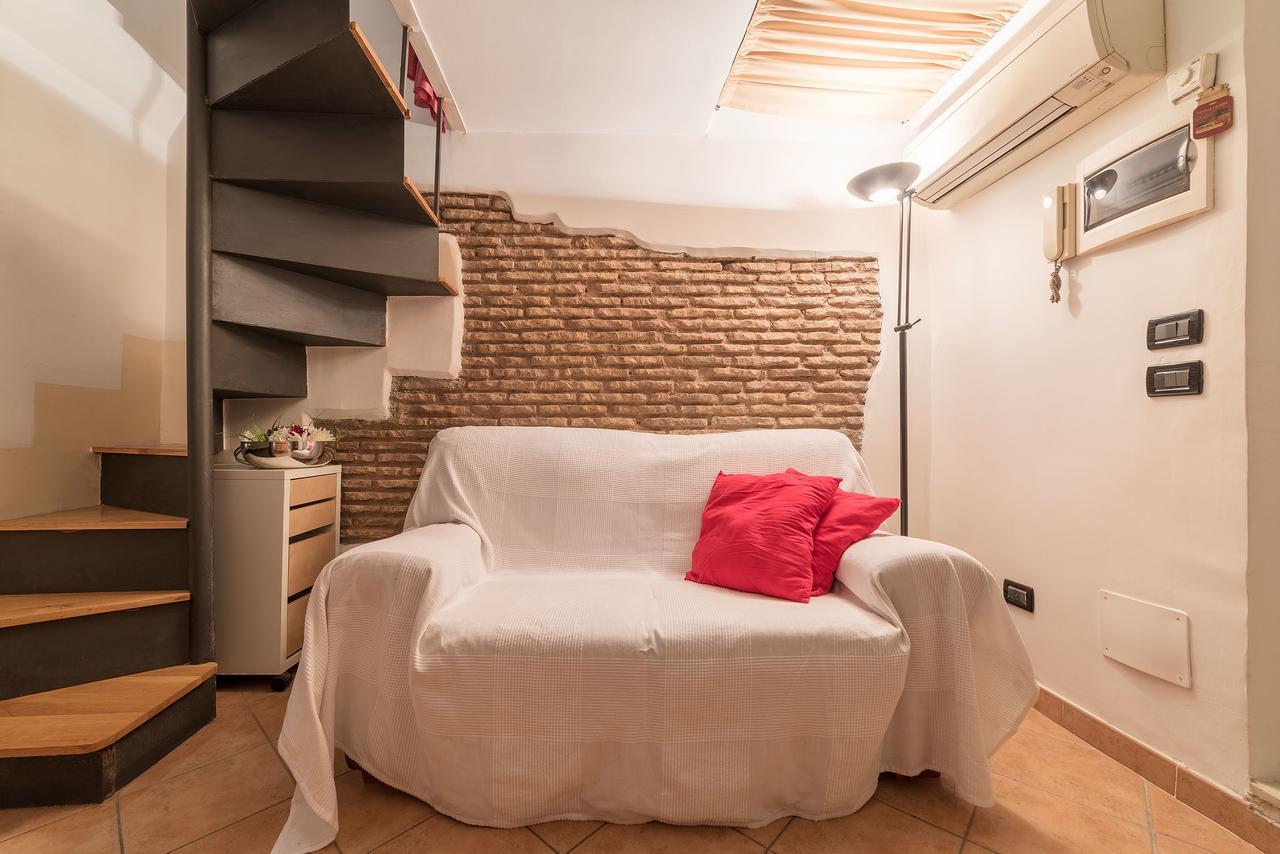 Sweet Little Near Pantheon Apartment *