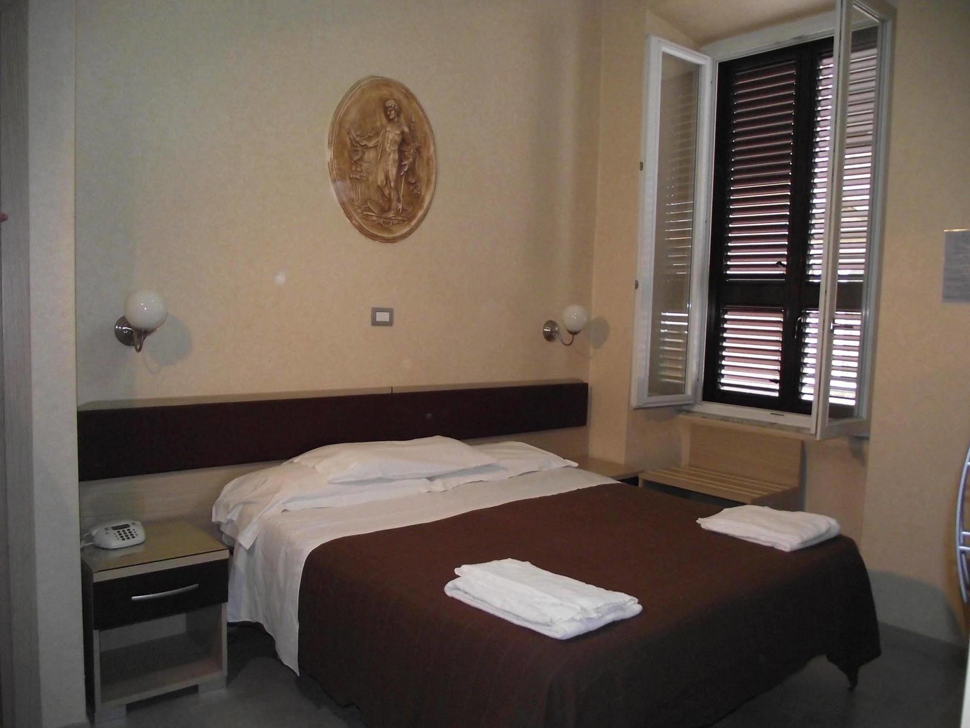 Elide Hotel