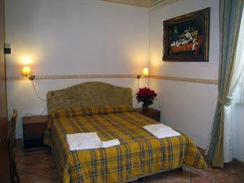 Camilla 3* Rome