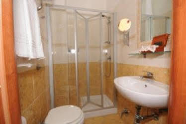 Hotel Charter 2*
