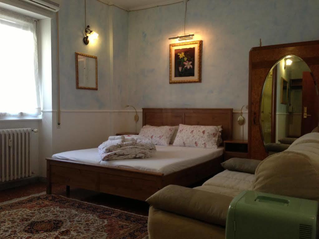Aga Hotel 2*