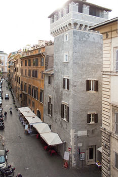 C And C Navona Apartment