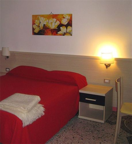 Hold - Luxury 2* Roma