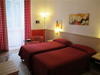 Hold - Luxury 2* Roma