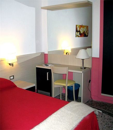 Hold - Luxury 2* Roma