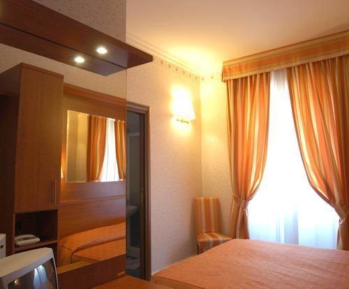 Hotel Orbis 2*