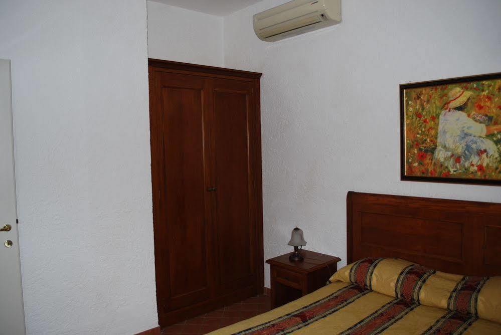 Casale Mostacciano 3* Rome