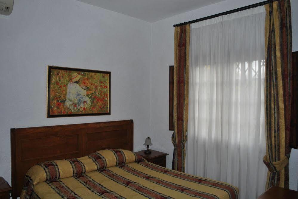 Aparthotel Casale Mostacciano 3*