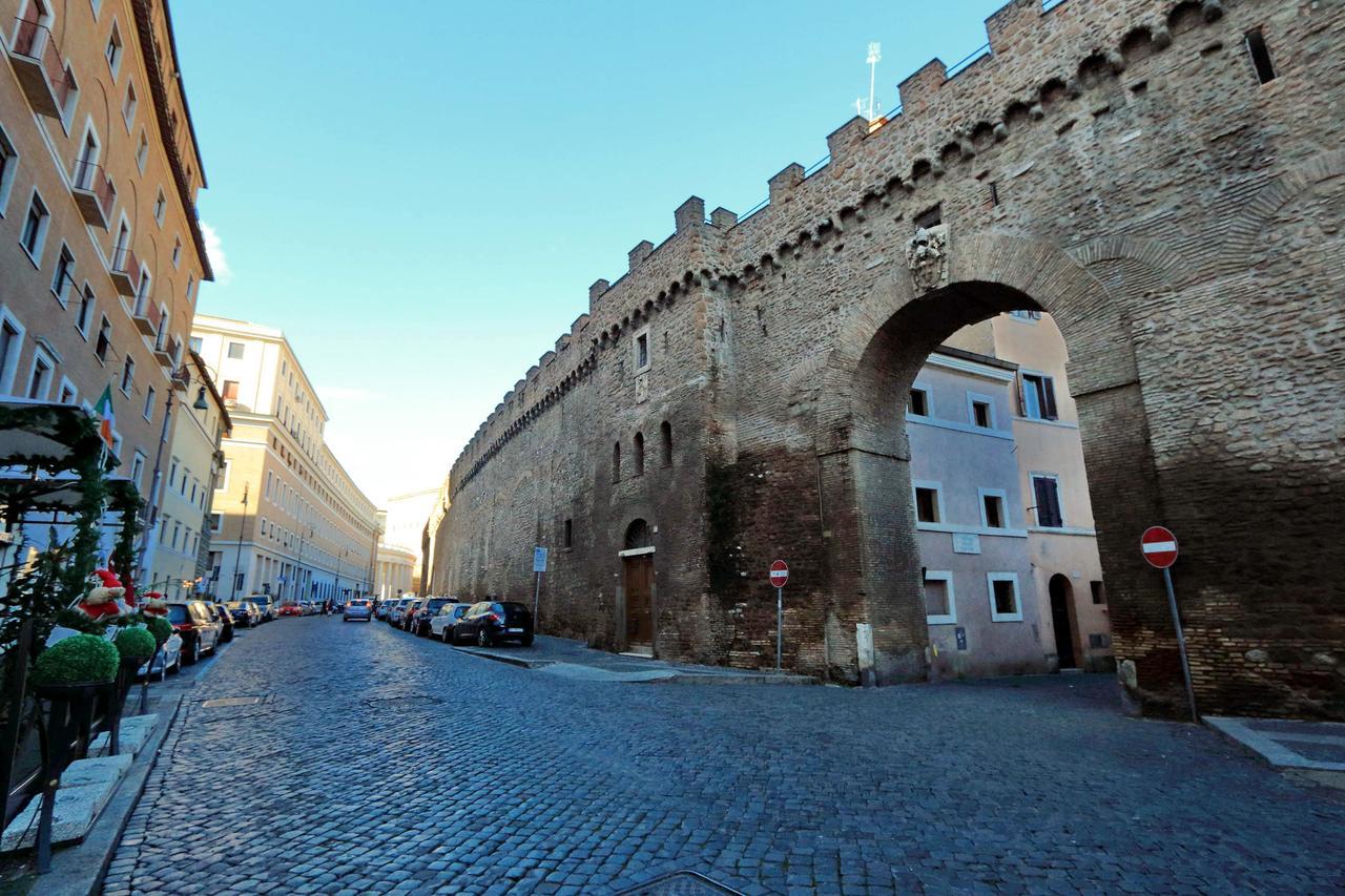 Apartment Characteristic Just Beside The Vatican Rome
