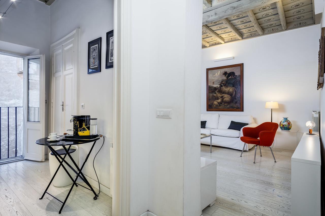 Apartment White Pantheon One Bedroom Apartment