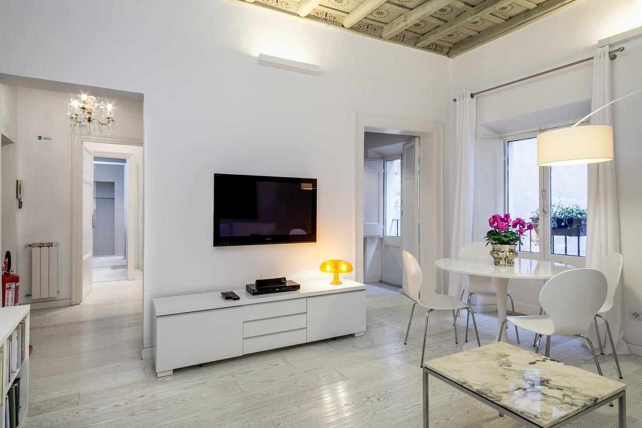 Apartment White Pantheon One Bedroom Apartment *