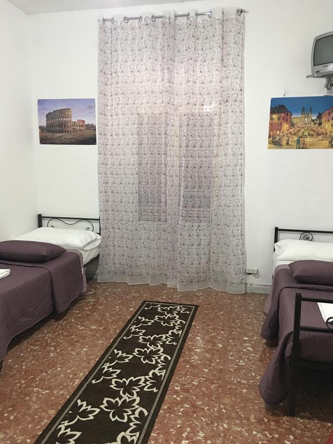 New Golden House Albergue Roma