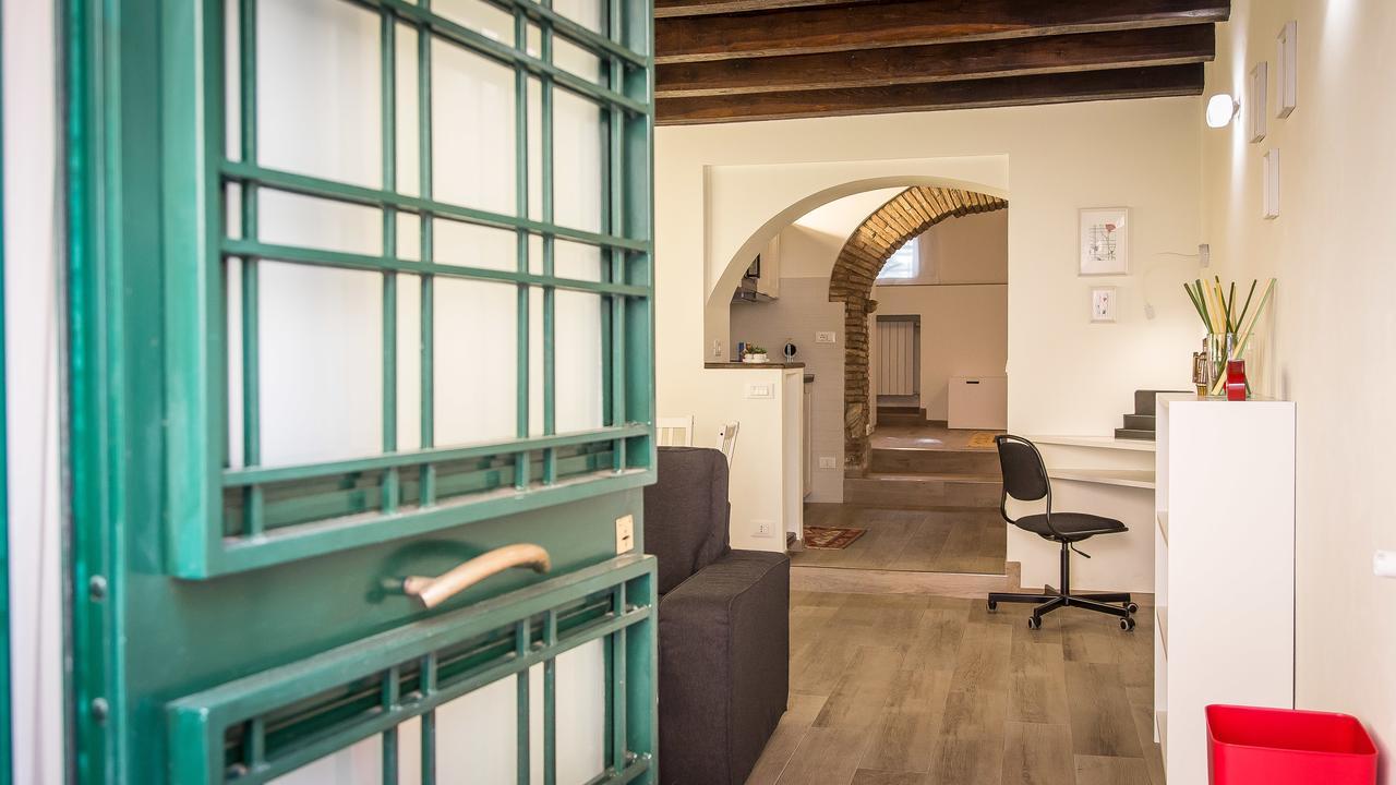 In Trastevere White Apartment Rome