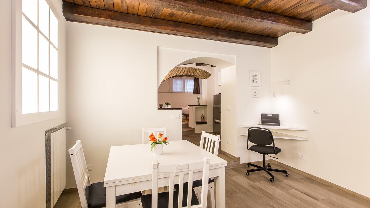 Apartment In Trastevere White