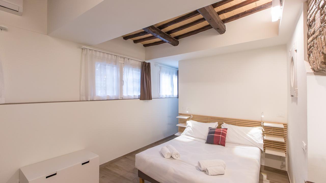 Apartment In Trastevere White