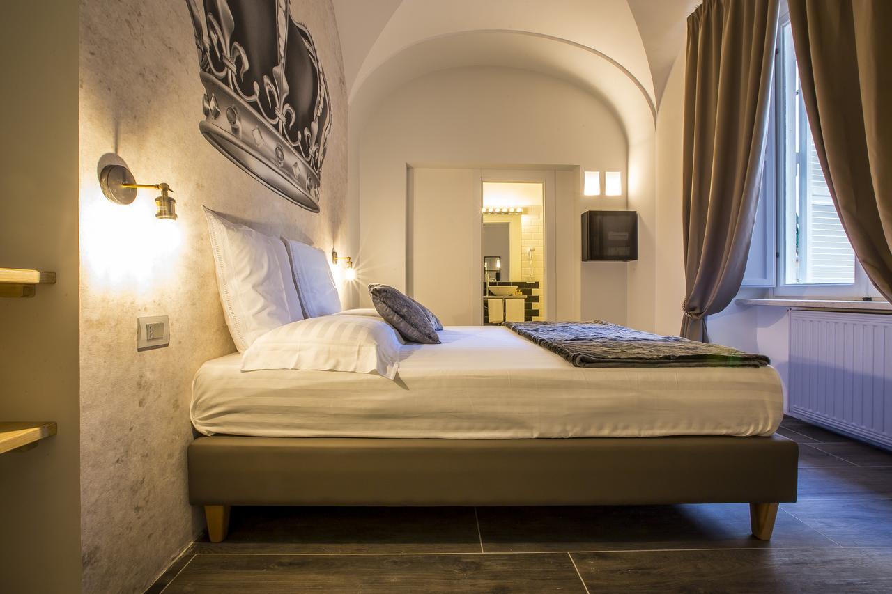 Trevi Contemporary