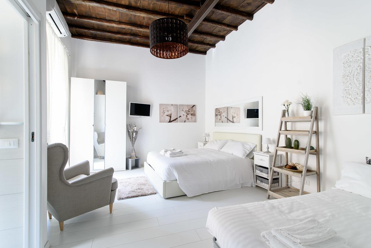 White Ostilia Apartment *