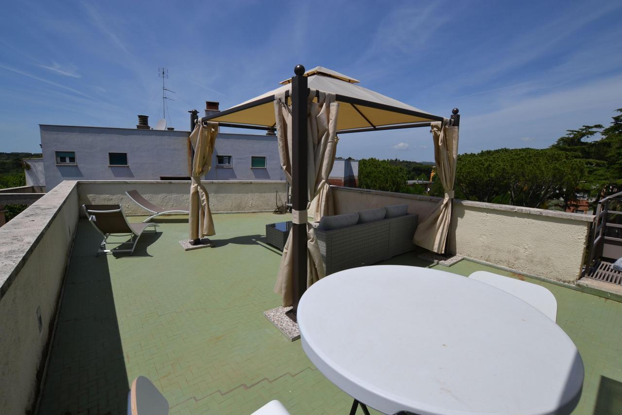 Apartment Romantic Attic With Terrace Over Rome