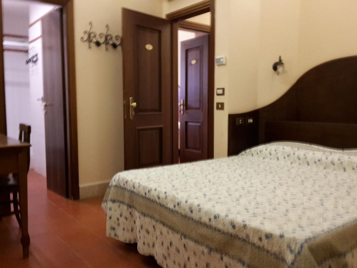 Hotel 4 Coronati 2*