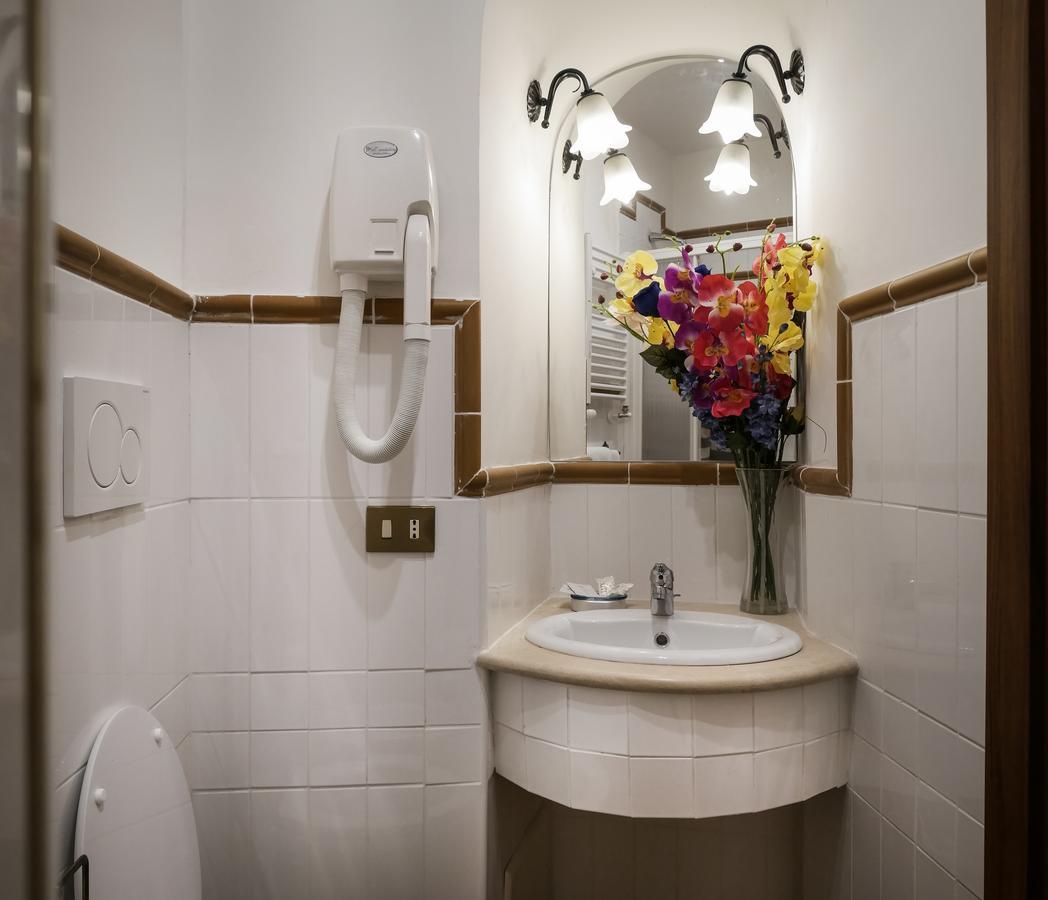 4 Coronati Hotel 2*
