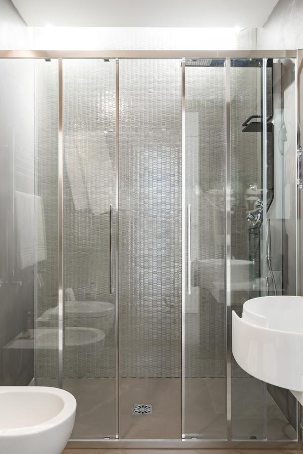 A World Aparts - Barberini Boutique