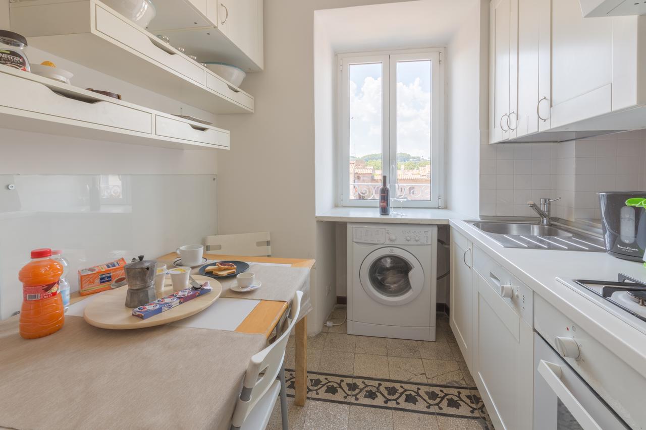 Pellegrino 75 Double Bedroom * Rome
