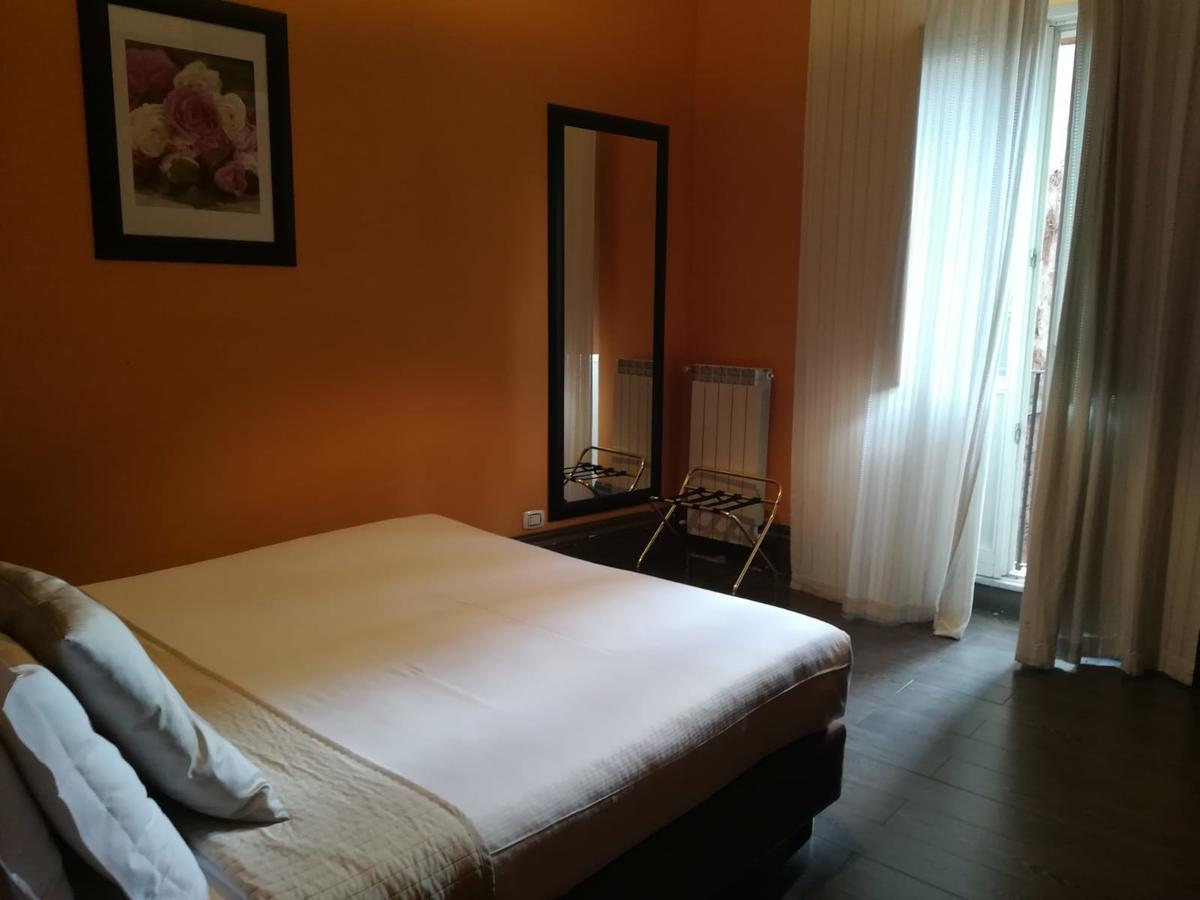 Degli Antiquari 2*
