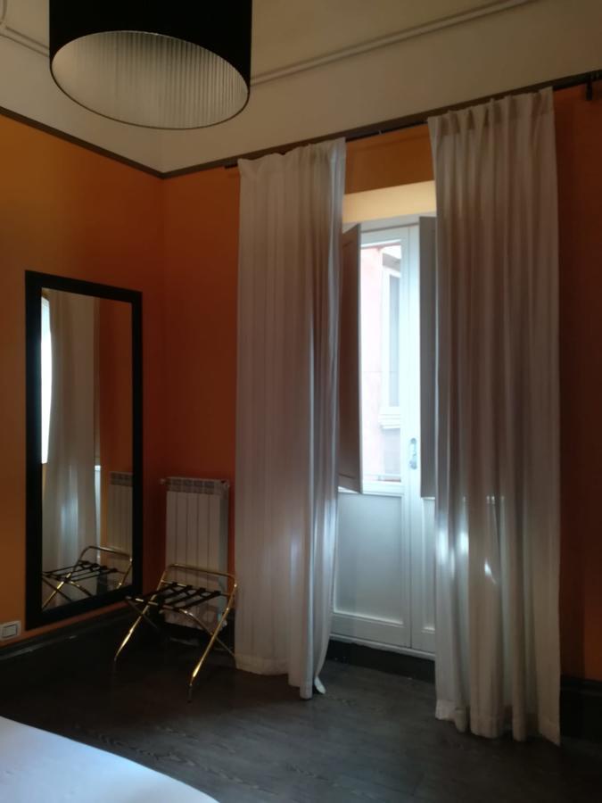 Degli Antiquari 2* Rome