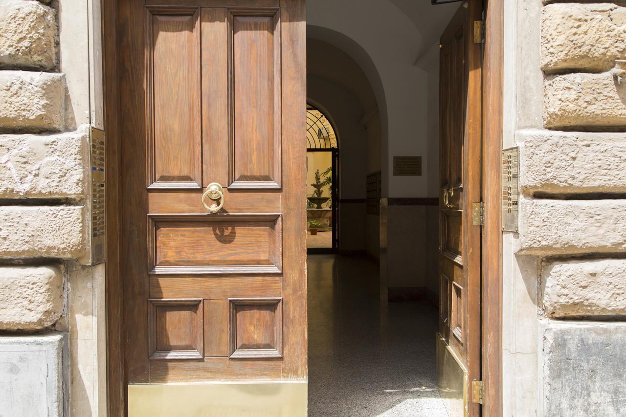 Royal Vatican Apartment *