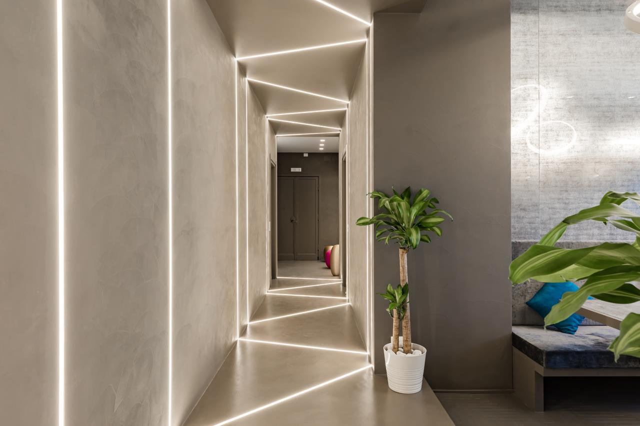 A World Aparts - Barberini Boutique Roma