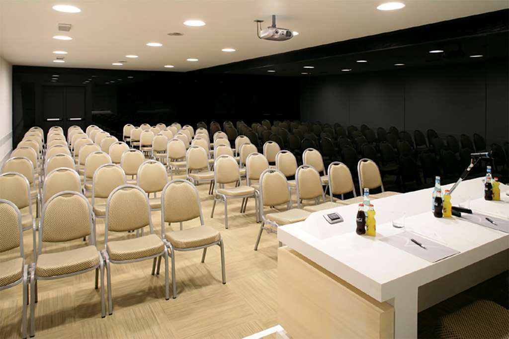 Hilton Garden Claridge Hotel 4*