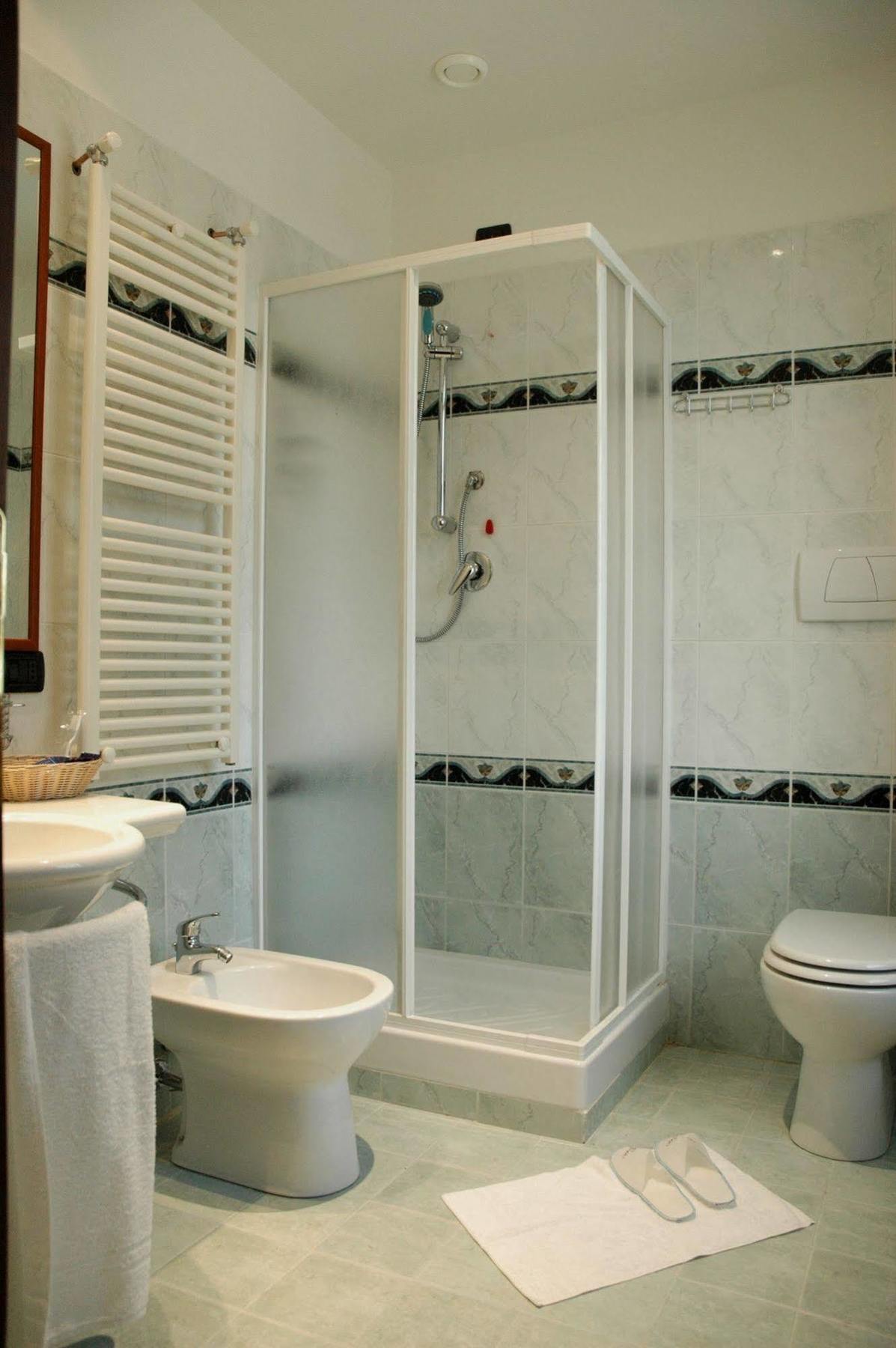 Shasa Hotel 3*