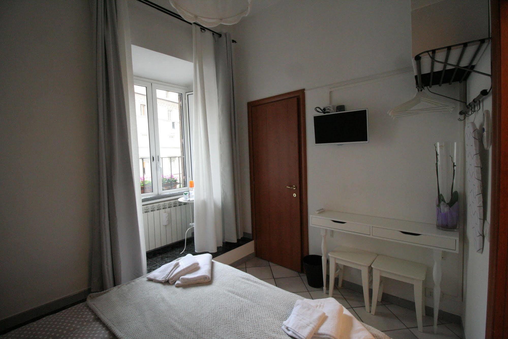 Claudia 3* Rome