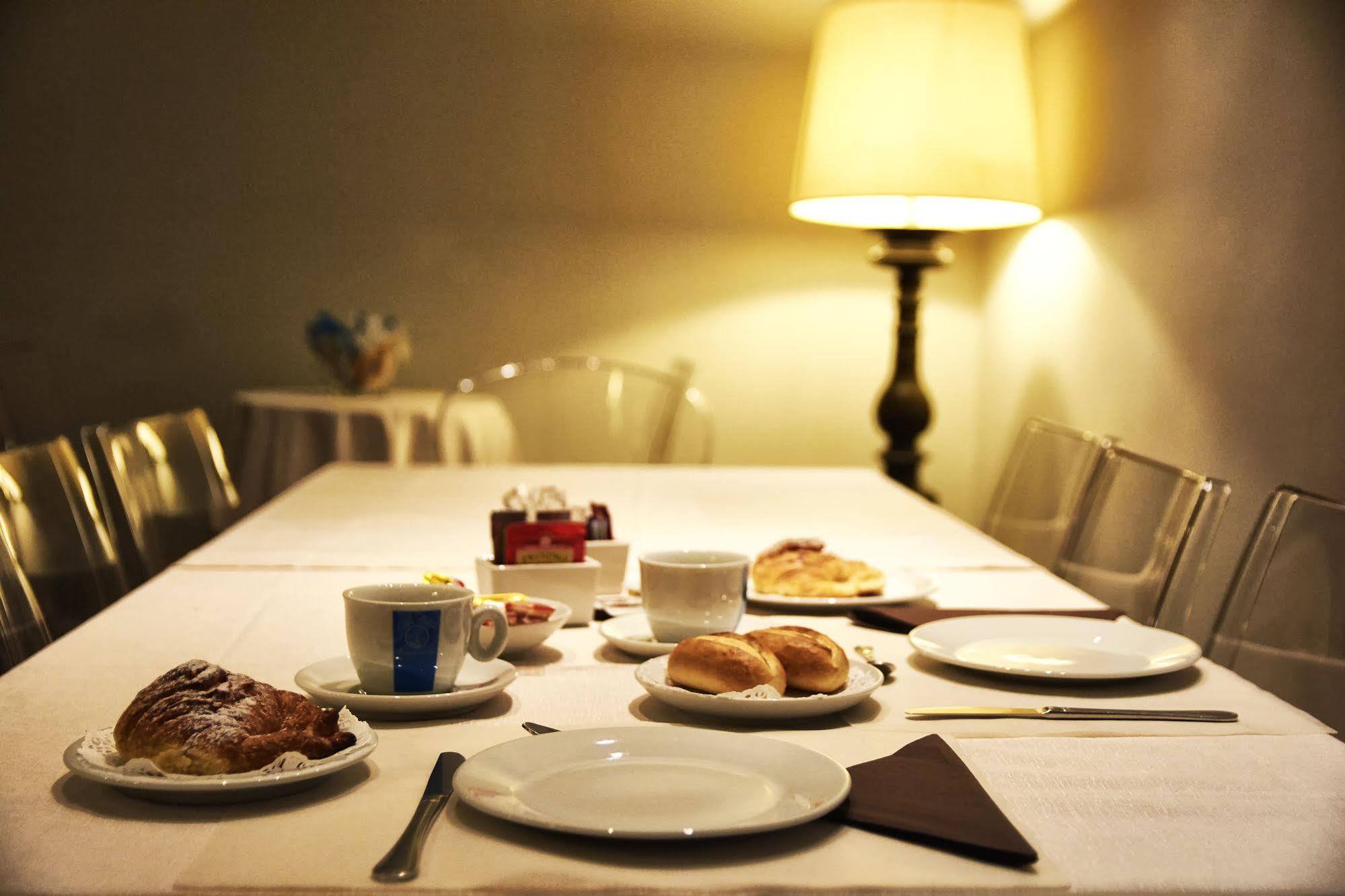 Couette-café Condotti 29