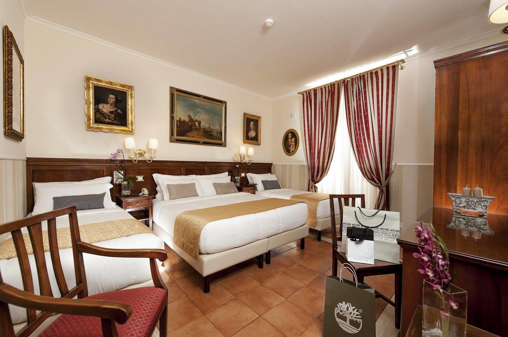 Hotel Des Artistes 3*