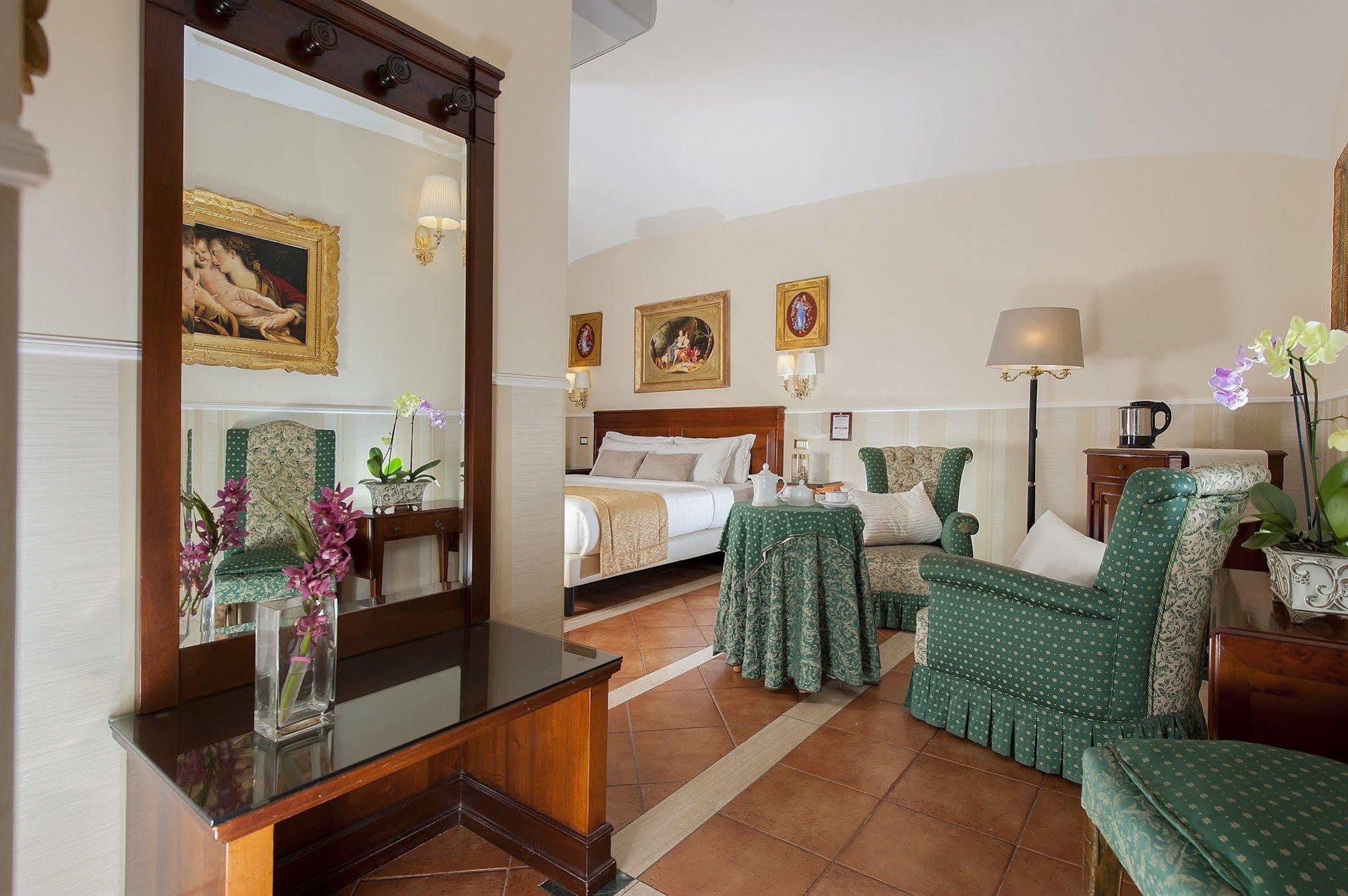 Hotel Des Artistes 3*