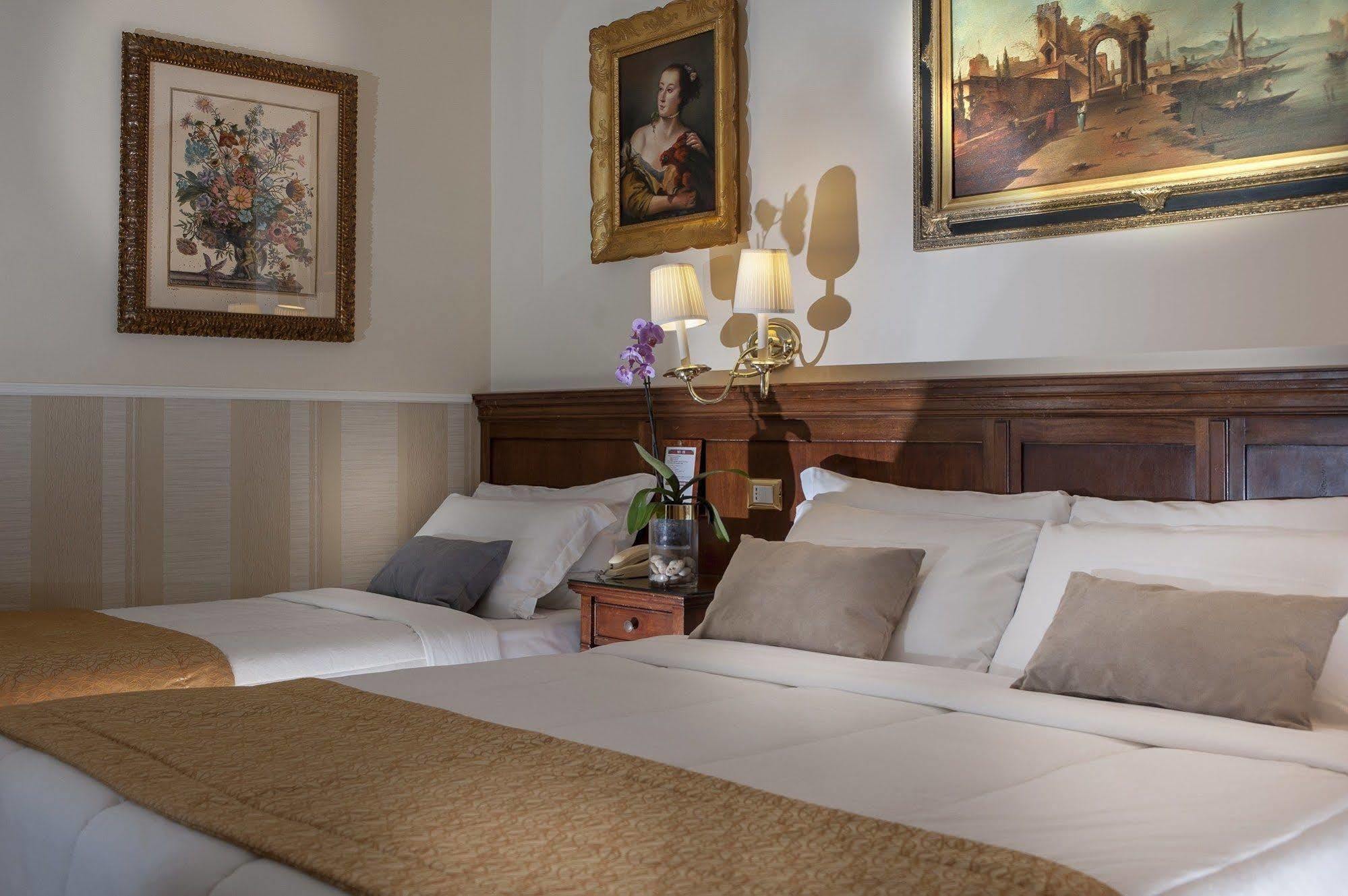 Des Artistes Hotel