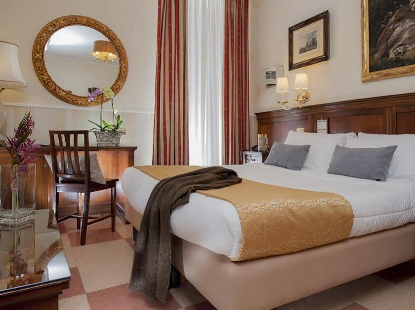 Des Artistes Hotel