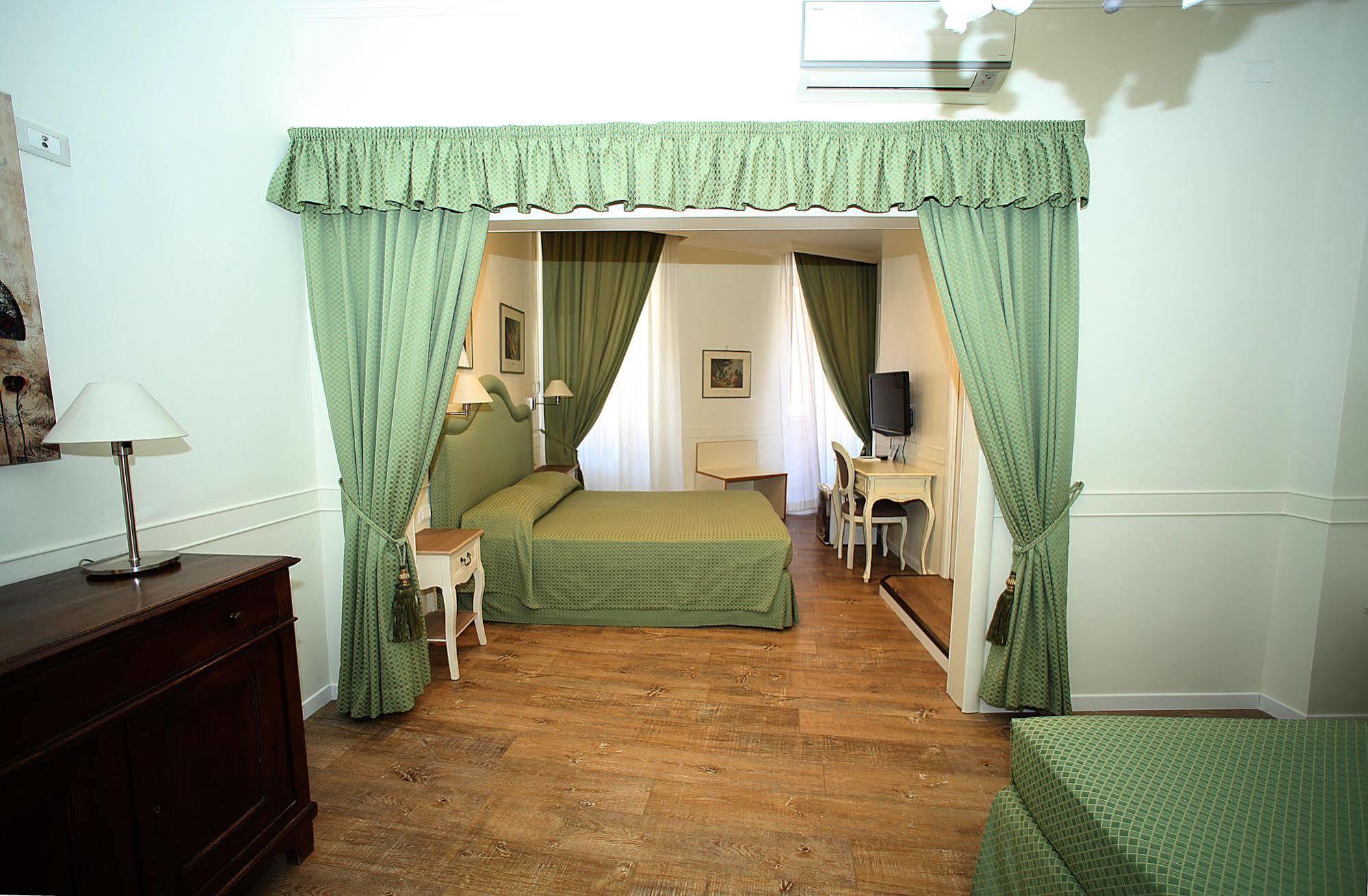 Guest house Residenza Ponte Sant'angelo 2*