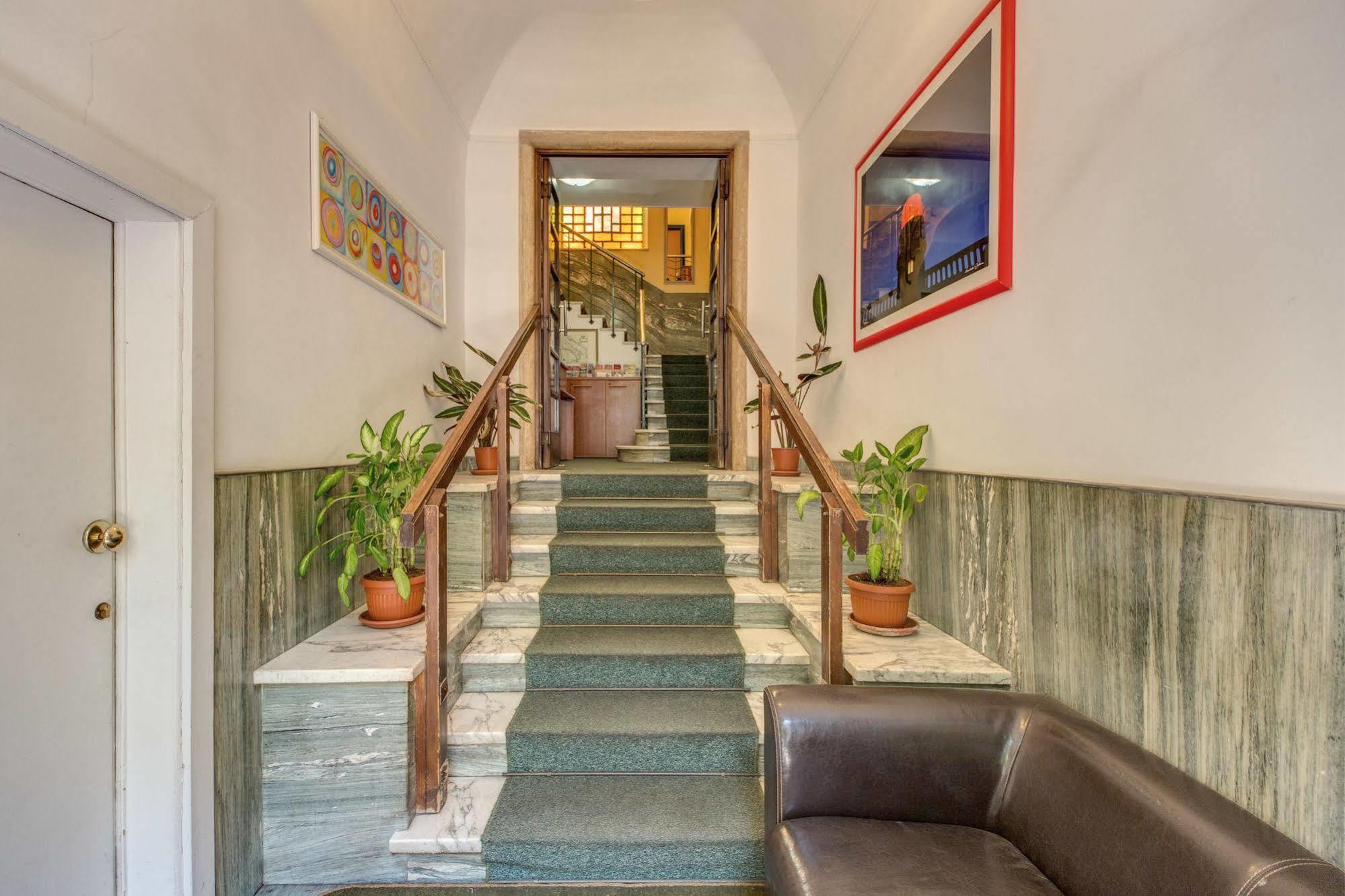 Hotel Carmel 2*