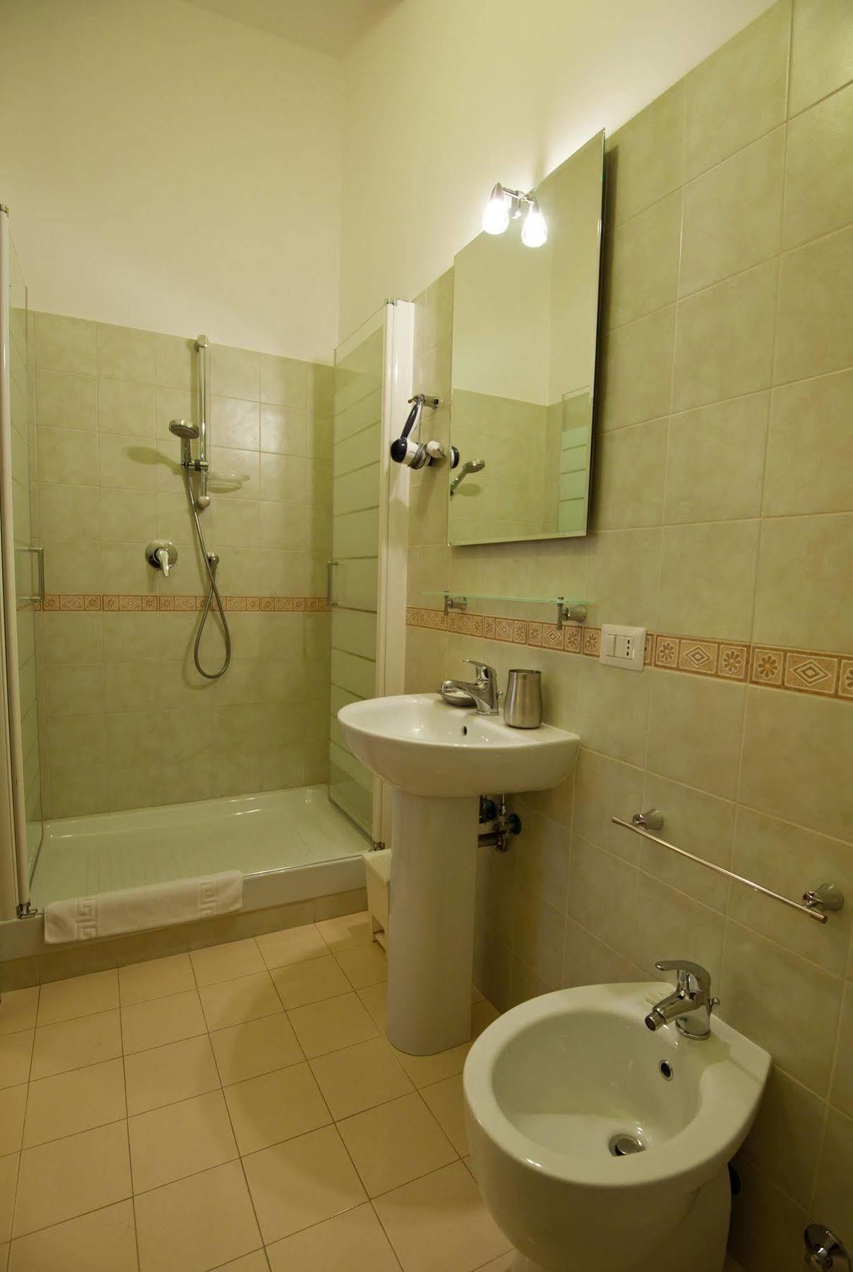 Services Porta Castello 2* Rome