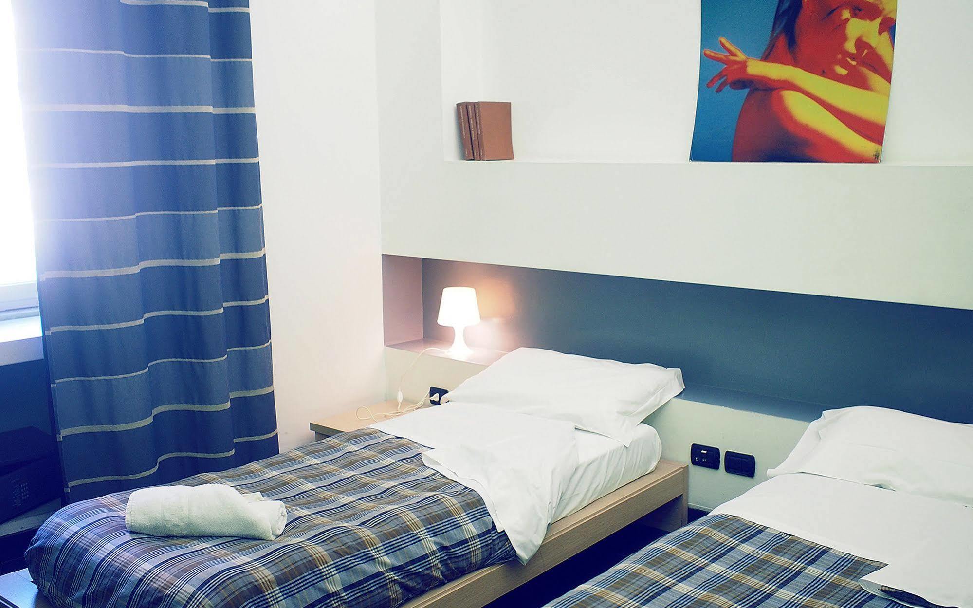 Hostel M&j Place *